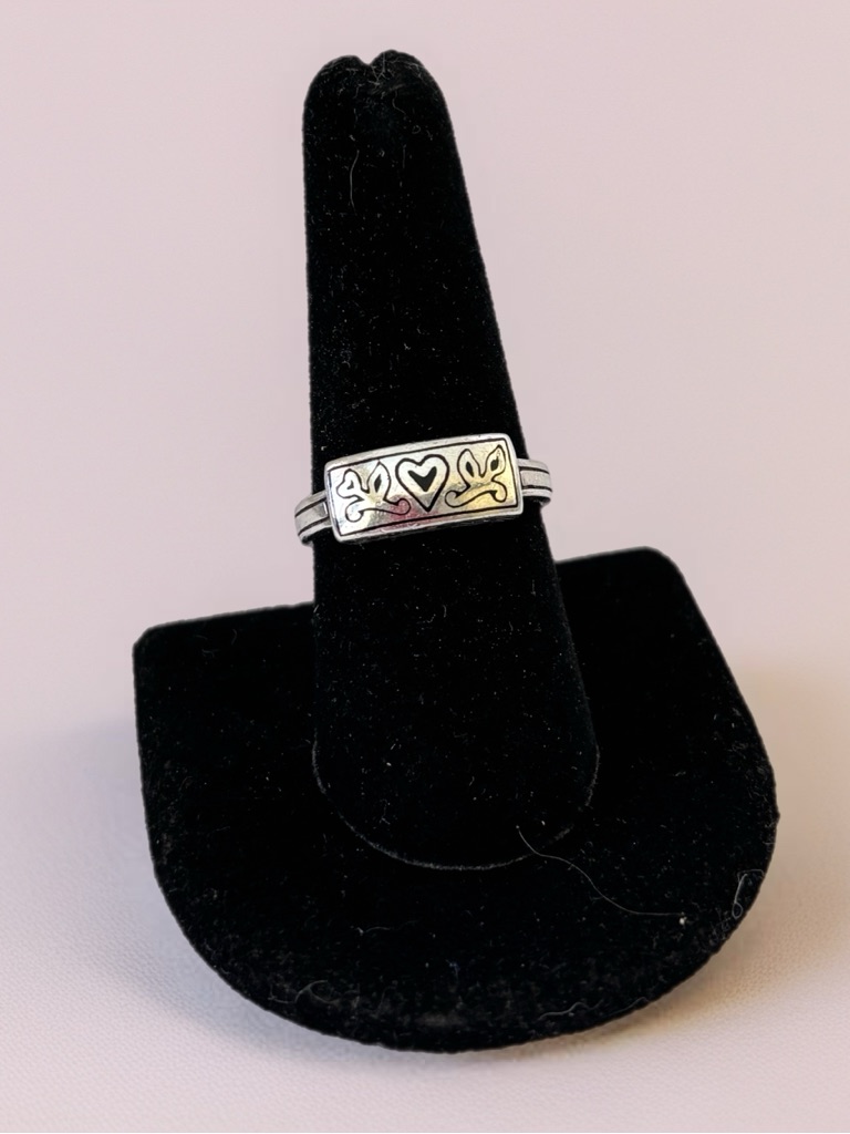 Ganz Sterling Silver Ring Featuring An Engraved Heart And Vine Design Size 9 40$